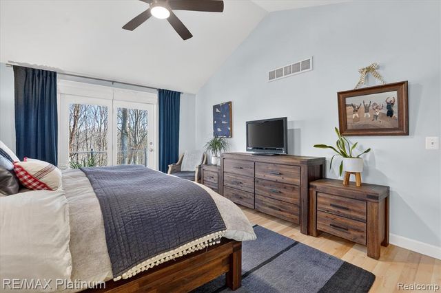 2206 Moorlands View, Howell, MI 48855