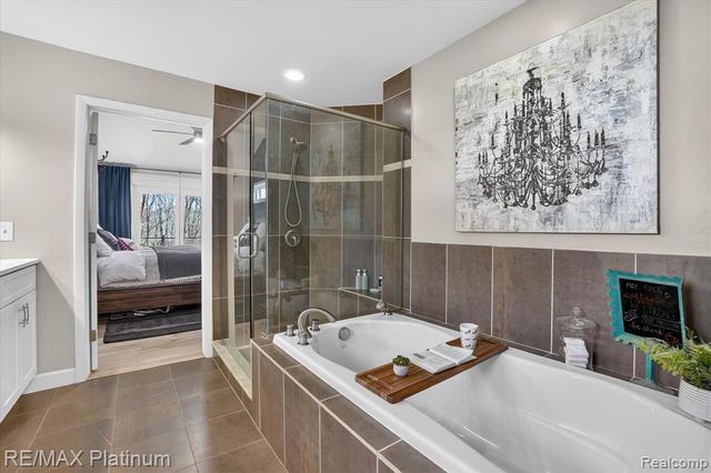 2206 Moorlands View, Howell, MI 48855