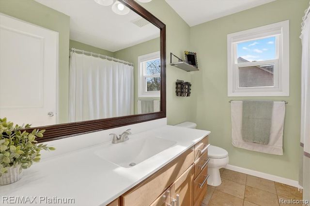 2206 Moorlands View, Howell, MI 48855