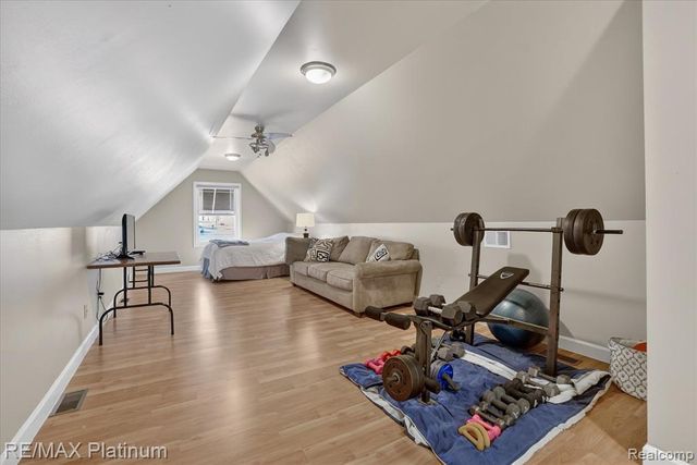 2206 Moorlands View, Howell, MI 48855