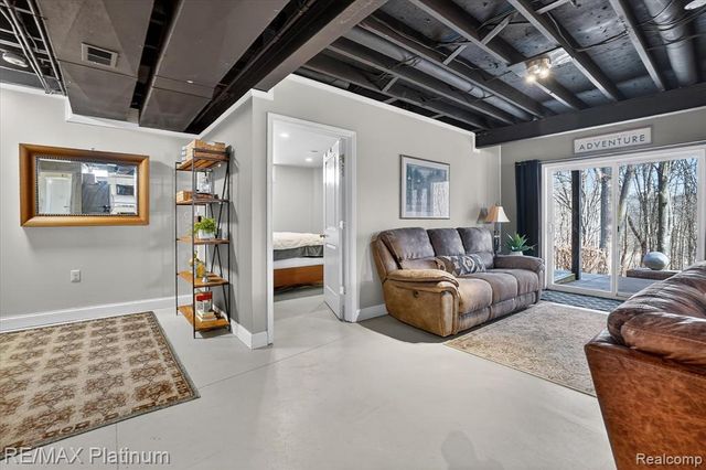 2206 Moorlands View, Howell, MI 48855