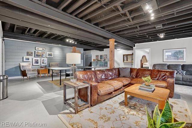 2206 Moorlands View, Howell, MI 48855