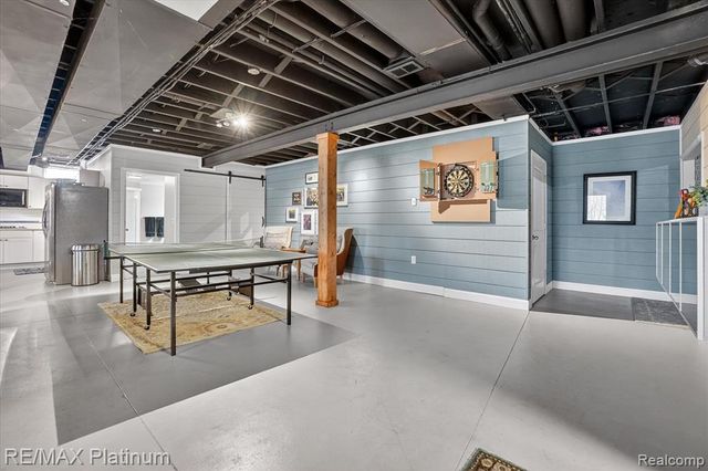 2206 Moorlands View, Howell, MI 48855