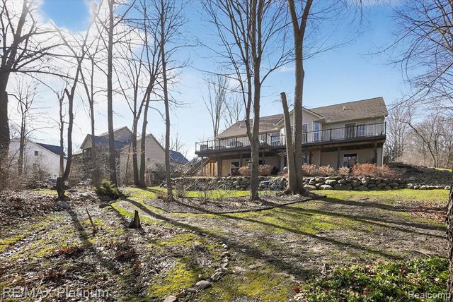 2206 Moorlands View, Howell, MI 48855