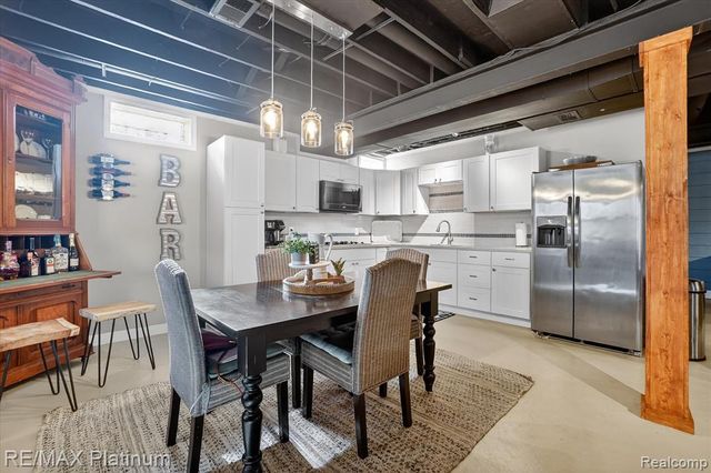 2206 Moorlands View, Howell, MI 48855