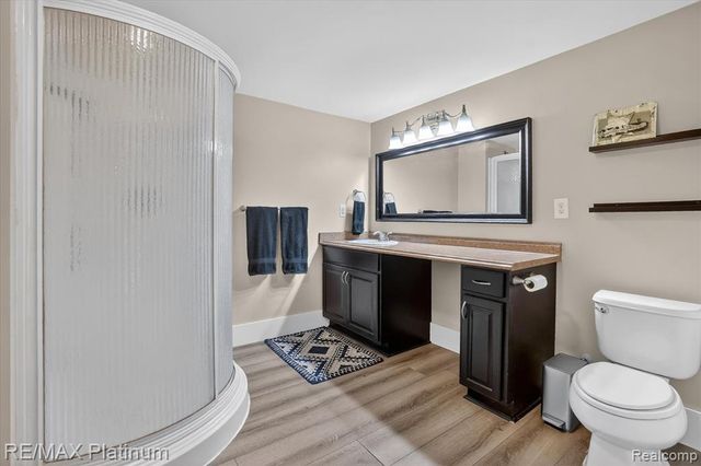 2206 Moorlands View, Howell, MI 48855