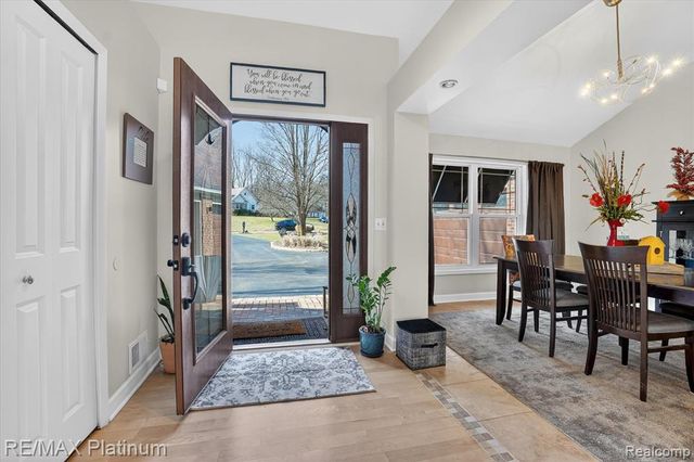 2206 Moorlands View, Howell, MI 48855