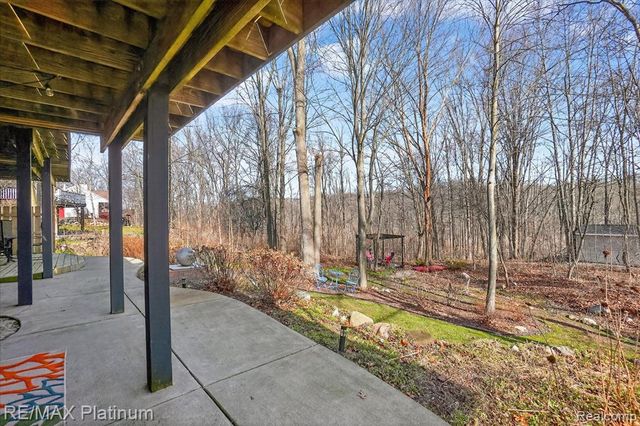 2206 Moorlands View, Howell, MI 48855