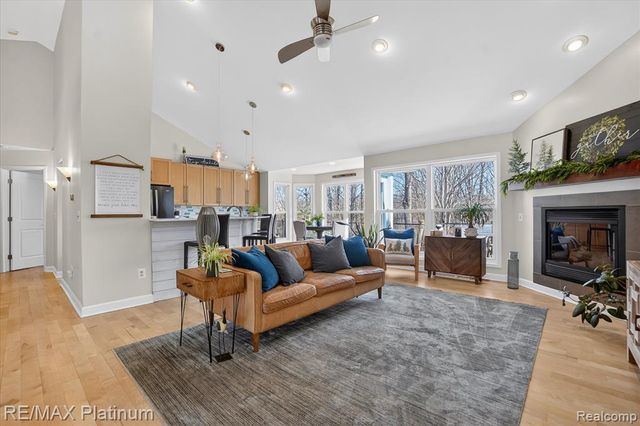 2206 Moorlands View, Howell, MI 48855