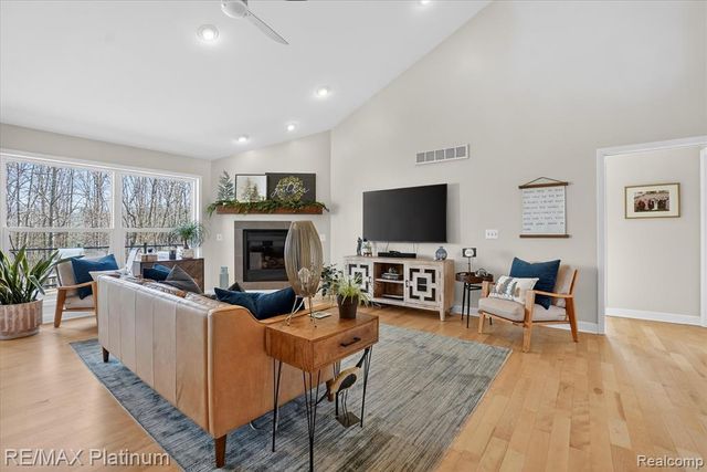 2206 Moorlands View, Howell, MI 48855