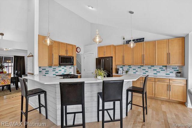 2206 Moorlands View, Howell, MI 48855