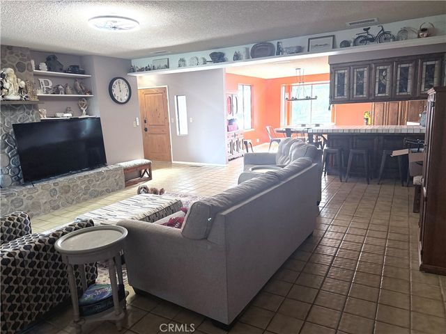 2075 Cambridge Way, Santa Maria, CA 93454