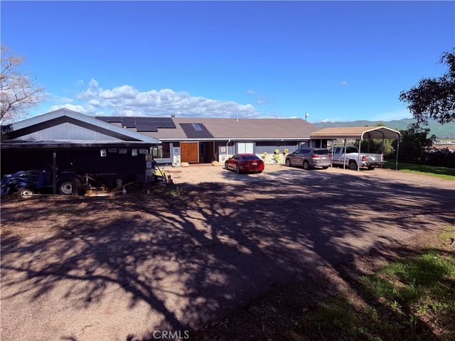 2075 Cambridge Way, Santa Maria, CA 93454