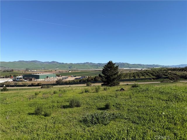 2075 Cambridge Way, Santa Maria, CA 93454