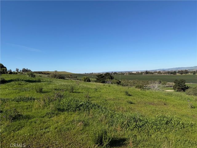 2075 Cambridge Way, Santa Maria, CA 93454