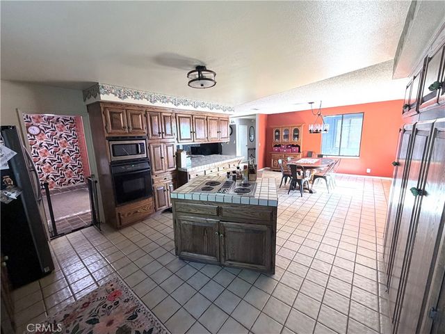2075 Cambridge Way, Santa Maria, CA 93454