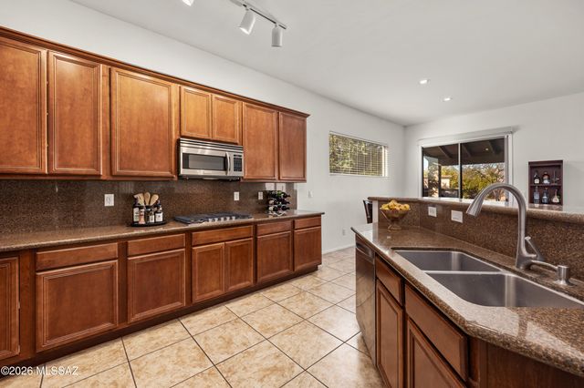 7840 N Box Camp Place, Tucson, AZ 85743