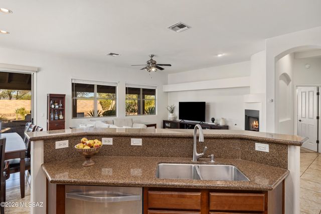 7840 N Box Camp Place, Tucson, AZ 85743