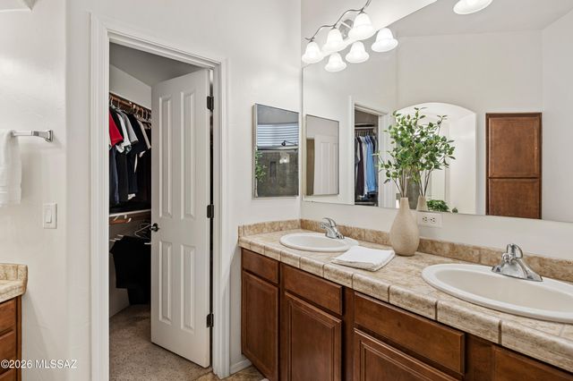 7840 N Box Camp Place, Tucson, AZ 85743