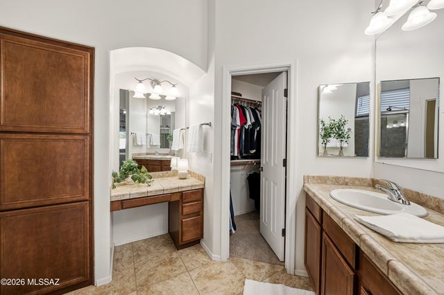 7840 N Box Camp Place, Tucson, AZ 85743
