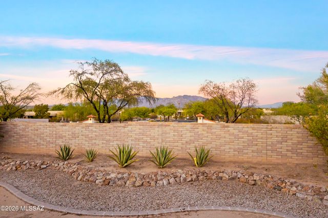 7840 N Box Camp Place, Tucson, AZ 85743