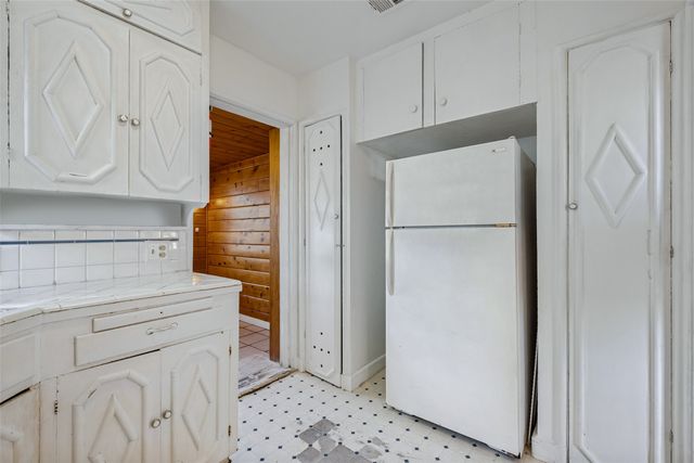 422 N Montreal Avenue, Dallas, TX 75208