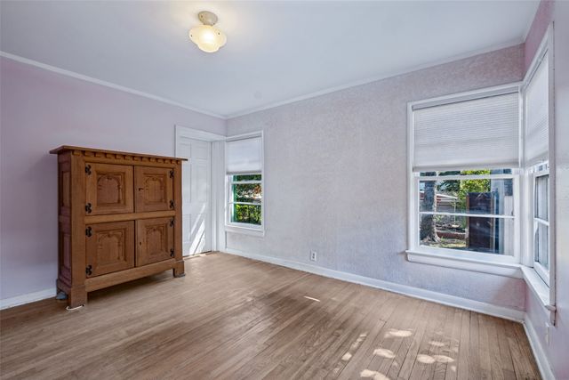 422 N Montreal Avenue, Dallas, TX 75208