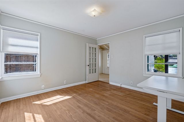 422 N Montreal Avenue, Dallas, TX 75208
