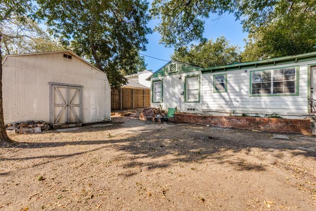422 N Montreal Avenue, Dallas, TX 75208