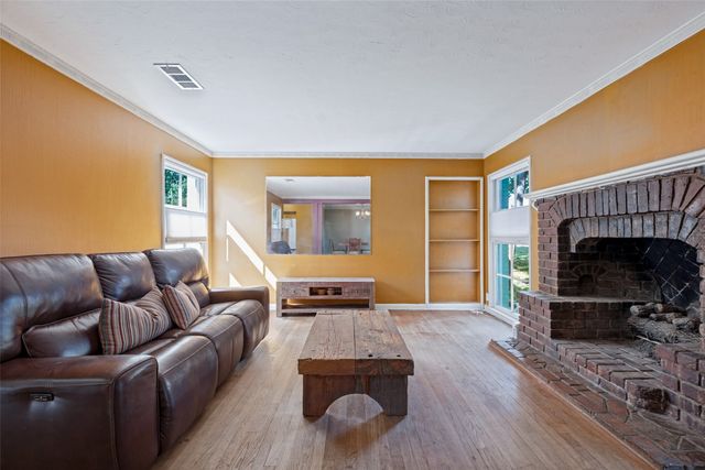 422 N Montreal Avenue, Dallas, TX 75208
