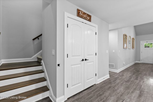 3415 Stara Ct, Louisville, KY 40299