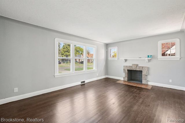 13380 Kilbourne Street, Detroit, MI 48213