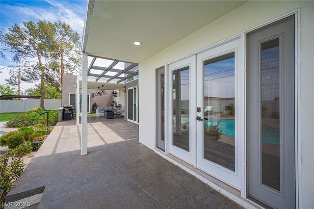 330 East Country Club Drive, Henderson, NV 89015