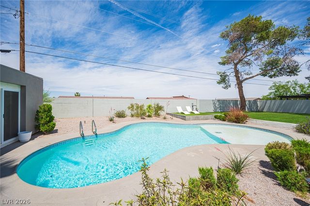 330 East Country Club Drive, Henderson, NV 89015