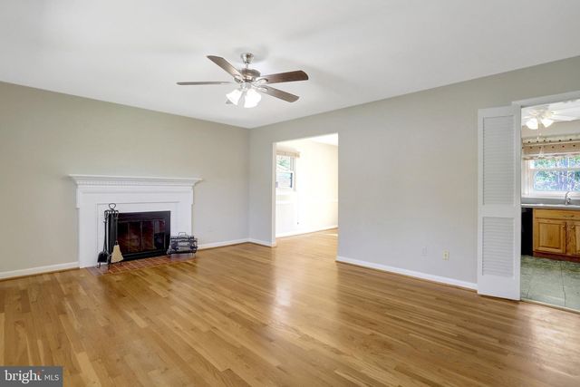 7800 HAYFIELD RD, Alexandria, VA 22315