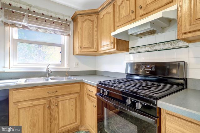 7800 HAYFIELD RD, Alexandria, VA 22315