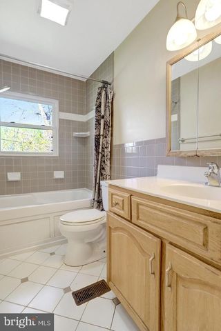 7800 HAYFIELD RD, Alexandria, VA 22315
