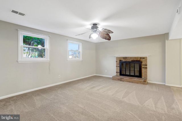 7800 HAYFIELD RD, Alexandria, VA 22315