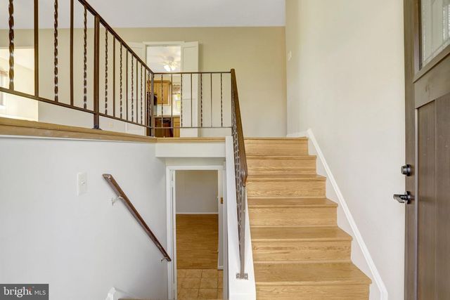 7800 HAYFIELD RD, Alexandria, VA 22315