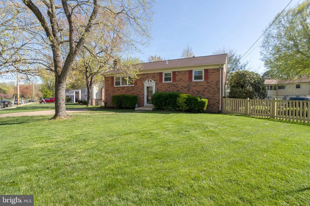 7800 HAYFIELD RD, Alexandria, VA 22315