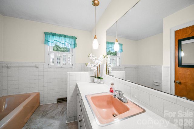 1008 Longview Drive, New London, NC 28127