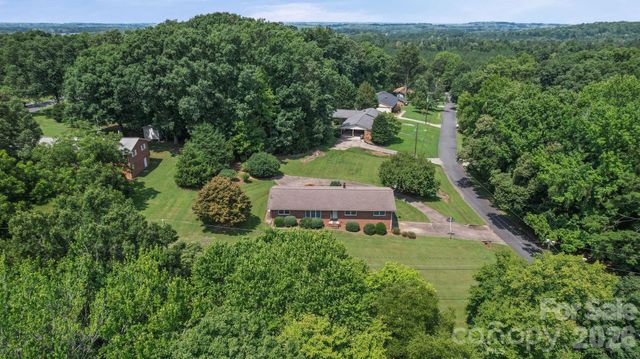 1008 Longview Drive, New London, NC 28127