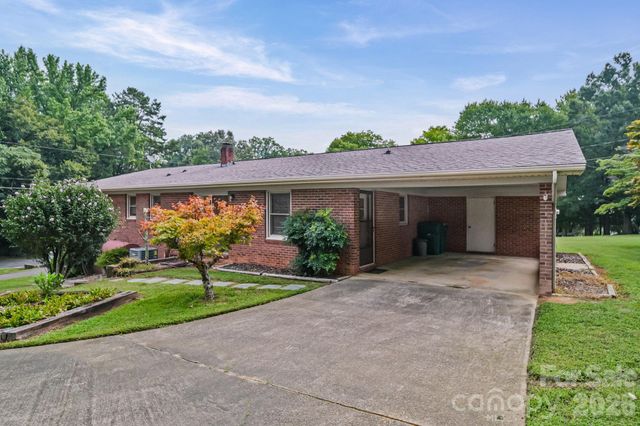 1008 Longview Drive, New London, NC 28127