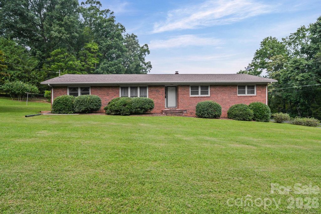 1008 Longview Drive, New London, NC 28127