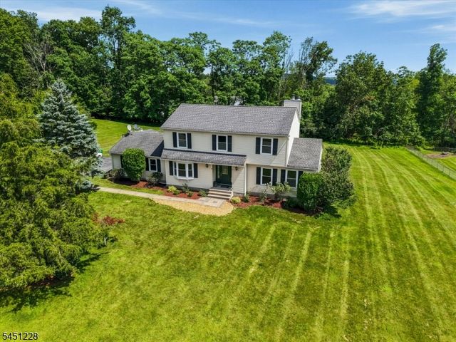 9 North Field Dr, Wantage Twp., NJ 07461