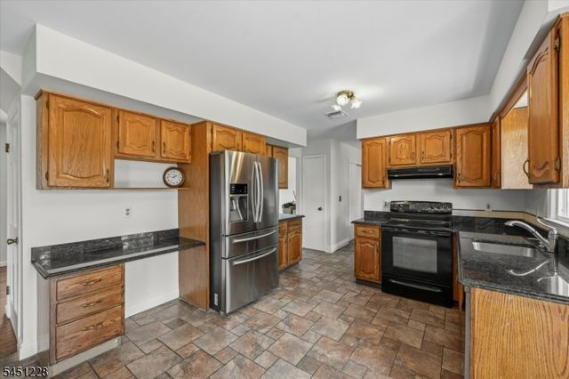 9 North Field Dr, Wantage Twp., NJ 07461
