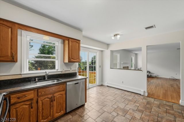 9 North Field Dr, Wantage Twp., NJ 07461
