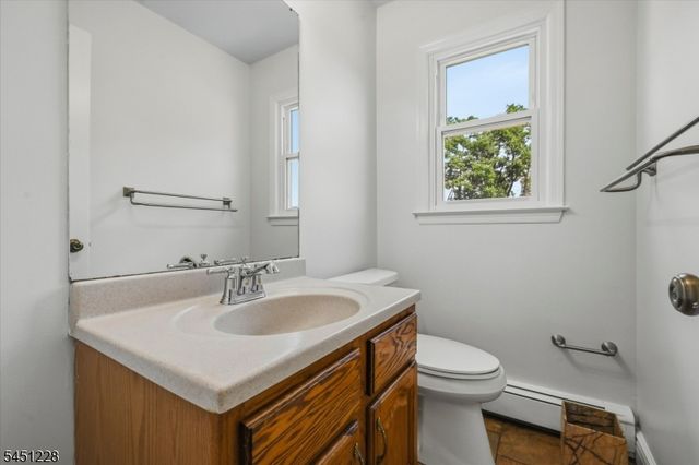 9 North Field Dr, Wantage Twp., NJ 07461
