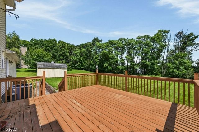 9 North Field Dr, Wantage Twp., NJ 07461