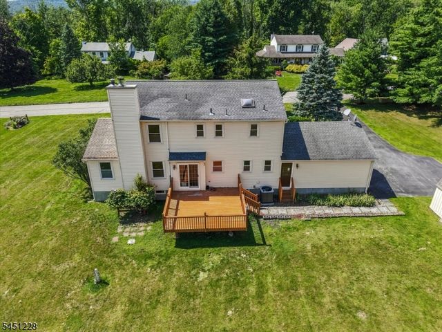 9 North Field Dr, Wantage Twp., NJ 07461